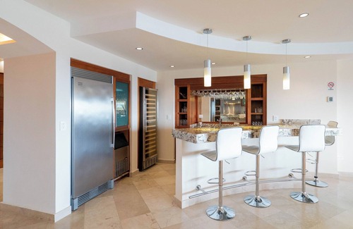Los Barriles Condominio | 4 dormitorios / 5 baño completo Uno de una especie Penthouse. Ascensor privada y jacuzzi