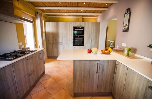 Vale de Covo Villa | Villa de cuatro dormitorios con piscina privada y bañera de hidromasaje. A 5 minutos a pie del pueblo.