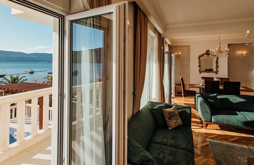Zelenika Villa | Villa de cuatro dormitorios con piscina, a pasos de la playa.