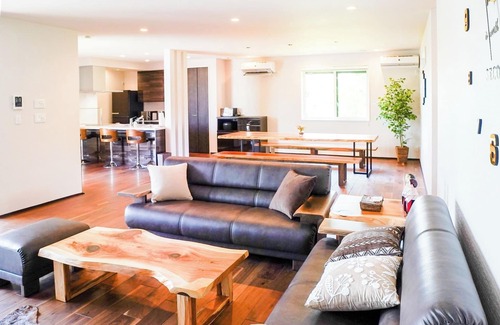 Isumi Casa | Four bedrooms provide private space perfect for g / Isumi Chiba