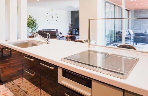 Isumi Casa | Four bedrooms provide private space perfect for g / Isumi Chiba