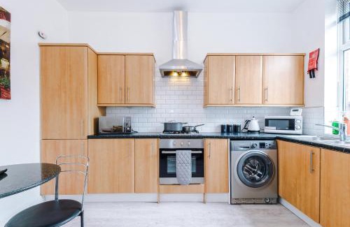 Chorley Casa | Four BR House By Eason Stays Short Lets & Serviced Accommodation Chorley With Free Parking