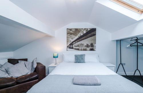 Chorley Casa | Four BR House By Eason Stays Short Lets & Serviced Accommodation Chorley With Free Parking