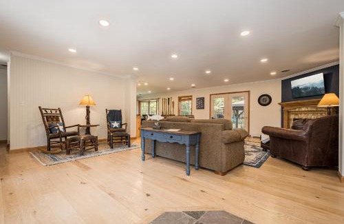 Thayerville Casa | Four Cubs Cabin