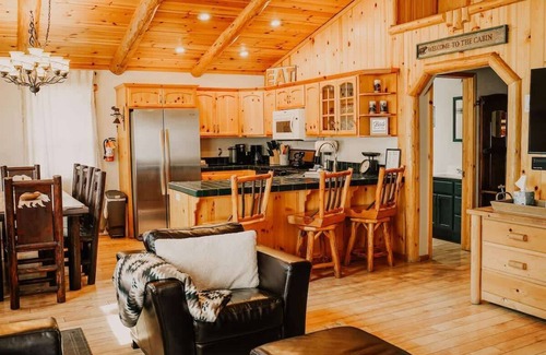 Summit Estates Casa | Four Happy Bears Single Story Fenced Spa