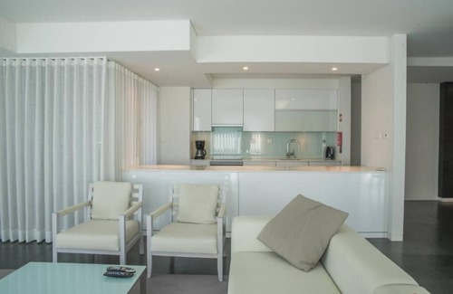 Carvalhal Hotel | Four Modern 2BR Apts by Marina w/ River Views & Free Parking, Near Golf Academy
