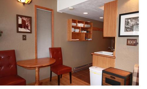 Crown Casa | Four O'clock Lodge B05