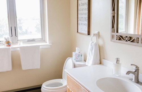 Robesonia Otro | Four Oaks Farm w/Horse Barn, Patio & Gardens