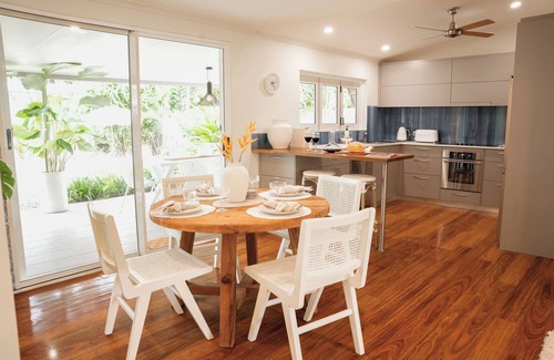 Trinity Beach Casa | Four Palms:walk to beach& restaurants-Pets Welcome!