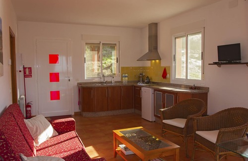 Arroyomolinos de Montánchez Casa | Bungalow para cuatro personas en el campo español, único para los amantes de la naturaleza.