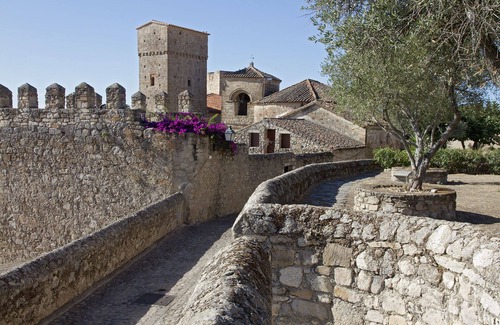 Arroyomolinos de Montánchez Casa | Bungalow para cuatro personas en el campo español, único para los amantes de la naturaleza.