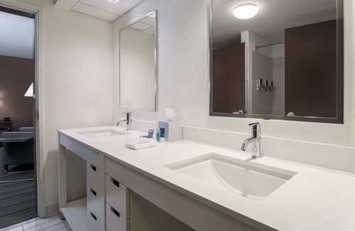 Bentonville Hotel | Four Points by Sheraton Bentonville