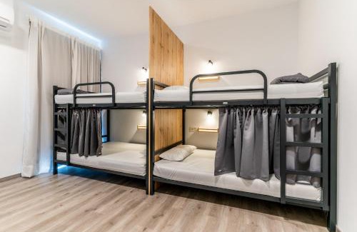 Lugo Hostal | Four Rooms Hostel