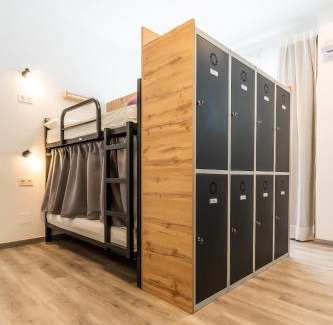 Lugo Hostal | Four Rooms Hostel