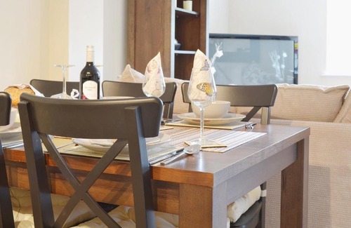 Wookey Hole Casa | Four School House