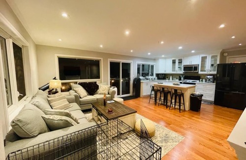 Dunchurch Cabaña | Four Season, 5-bedroom cottage with many amenities