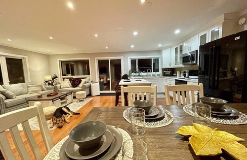 Dunchurch Cabaña | Four Season, 5-bedroom cottage with many amenities