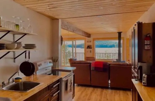 North Frontenac Cabaña | Four Season Cottage with Wood Burning Sauna
