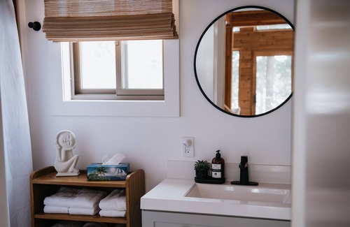South River Cabaña | Four Season Cozy Cottage on the Lake.
