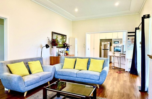 Bentleigh Casa | Four Season Home 家四季 - Large house for big groups, close drive to the beach!