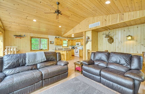 Solon Springs Cabina | Four-Season Lake Cabin w/ Canoe & Paddle Boat!