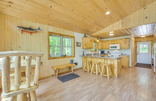 Solon Springs Cabina | Four-Season Lake Cabin w/ Canoe & Paddle Boat!