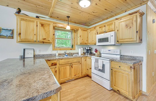 Solon Springs Cabina | Four-Season Lake Cabin w/ Canoe & Paddle Boat!