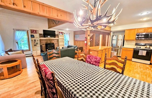 Wilmington Casa | Four Season Vermont Getaway with Hot Tub