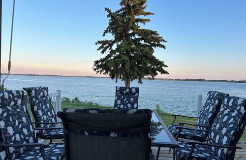 Howe Island Cabaña | Four Season Waterfront Cottage - Private Escape | 3BR, 2BA | Howe Island