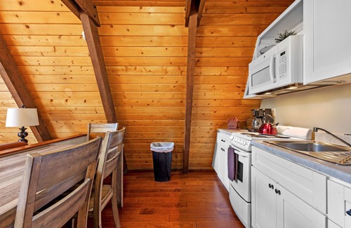 June Lake Cabina | Four Seasons Cabin 2
