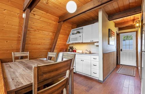 June Lake Cabina | Four Seasons Cabin 2