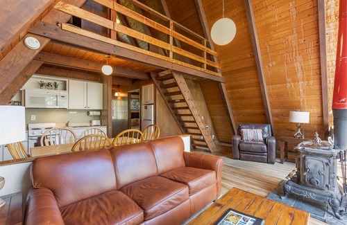 June Lake Cabina | Four Seasons Cabin 4