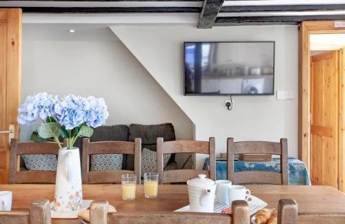 Torrington Casa | Four Seasons Cottage