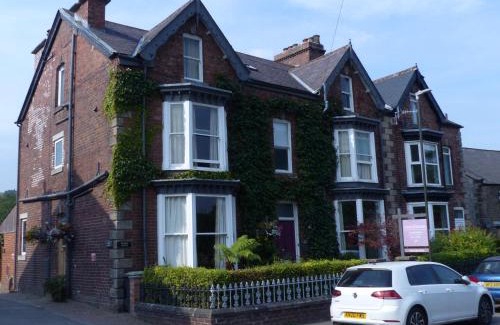 Castleton Casa | Four Seasons Guesthouse