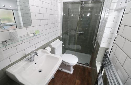 Castleton Casa | Four Seasons Guesthouse