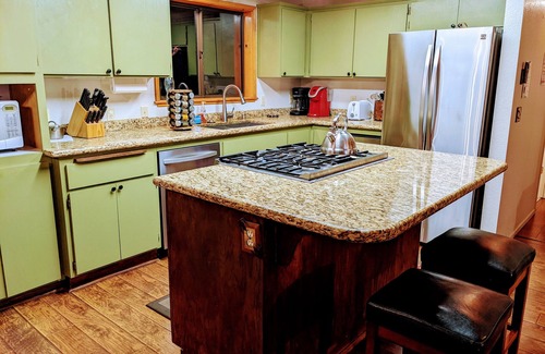 Pla-Vada Woodlands Cabina | Four seasons Mountain Chalet close to ski resorts