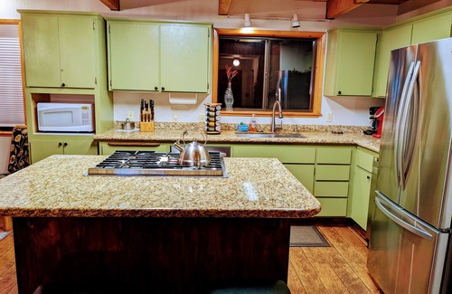 Pla-Vada Woodlands Cabina | Four seasons Mountain Chalet close to ski resorts