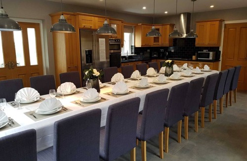 Kinsale Casa | Vistas al río, Kinsale, 6 habitaciones, 5 baños, capacidad para 20 personas, recientemente renovadas, a 4 minutos de la ciudad