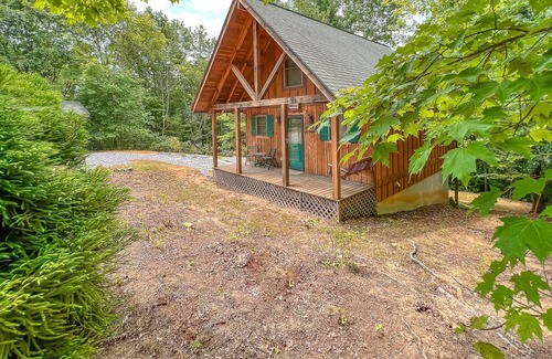 Purlear Cabina | Fourth of July Available! 1BR/1BA Cabin In Buck Mtn Community w/Wi-Fi