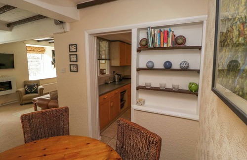 Staveley Cabaña | FOX BARN, pet friendly, character holiday cottage in Staveley
