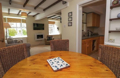 Staveley Cabaña | FOX BARN, pet friendly, character holiday cottage in Staveley