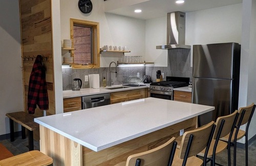 Wisconsin Dells Cabina | Fox Cabin @ Orange Tractor Retreat: 3BR ADA accessible cabin on 40 private acres