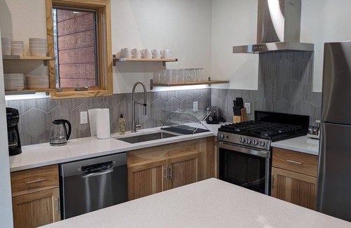 Wisconsin Dells Cabina | Fox Cabin @ Orange Tractor Retreat: 3BR ADA accessible cabin on 40 private acres