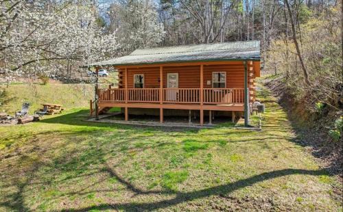 Bryson City Casa | Fox Creek Cabin 2: Creekside Cabin in the Smoky Mountains!
