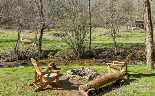 Bryson City Casa | Fox Creek Cabin 2: Creekside Cabin in the Smoky Mountains!