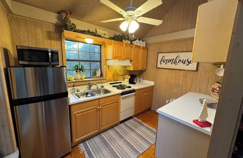 Canton Cabina | Fox Creek - Secluded Cabin with Hot Tub - New Owner!