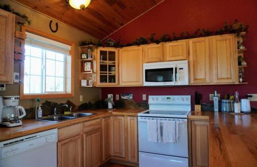 Indian Mountain Casa | Fox Hole Serene Secluded Private Cabin Hot Tub