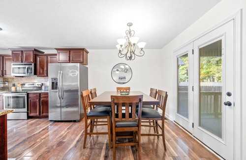 Clarksville Casa | Fox House (615 Fox Path Ln)