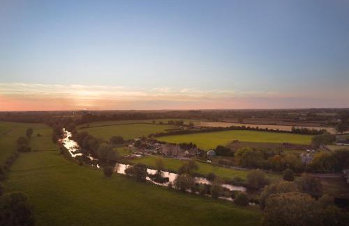 County Meath Casa | Fox House Sleeps 8 w Parking 5 min to Kilmessan