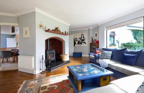 County Meath Casa | Fox House Sleeps 8 w Parking 5 min to Kilmessan